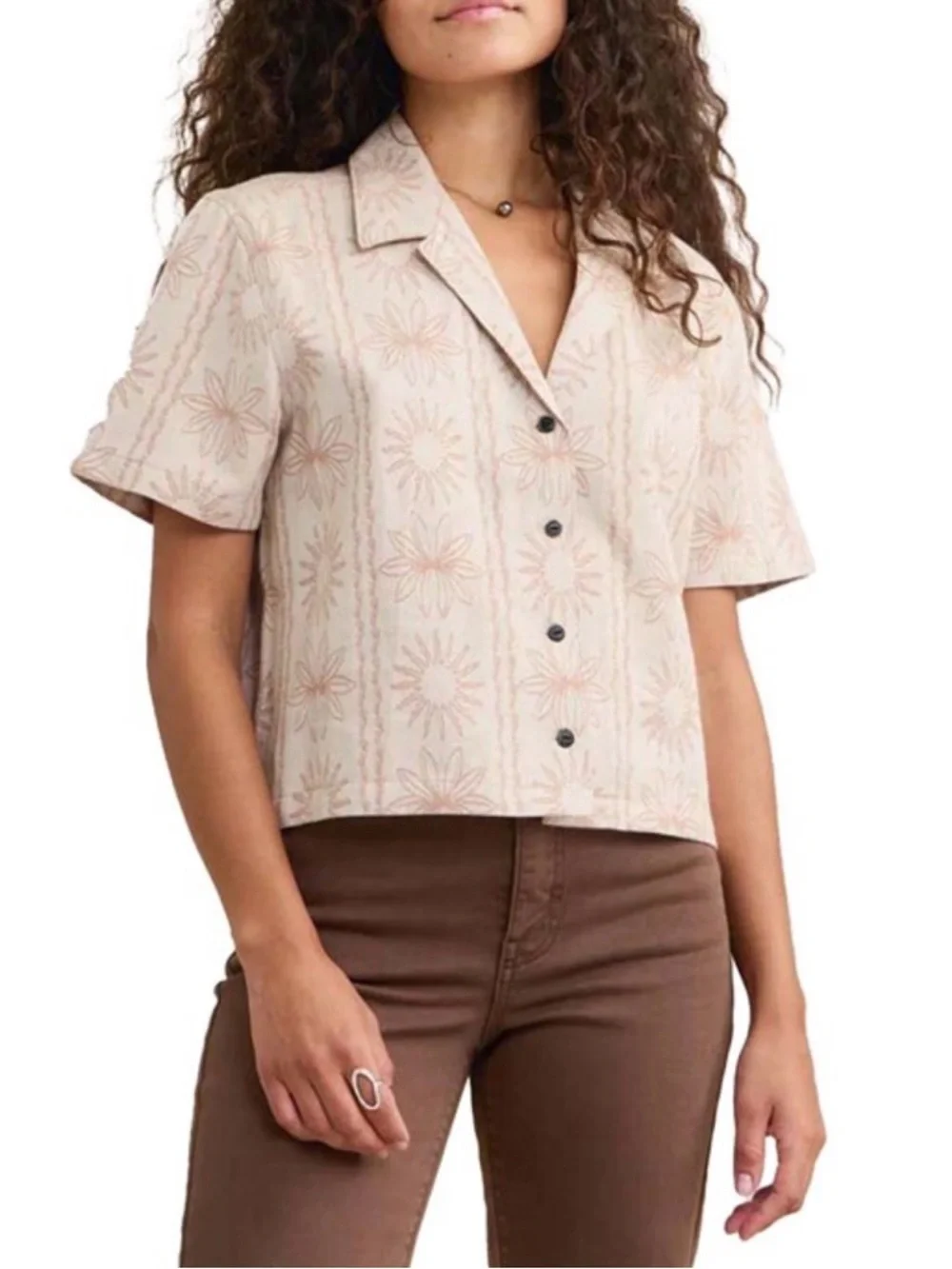 Women’s Roark Cream Floral Short-Sleeve Button Down idle Shirt - Picture 6 of 6